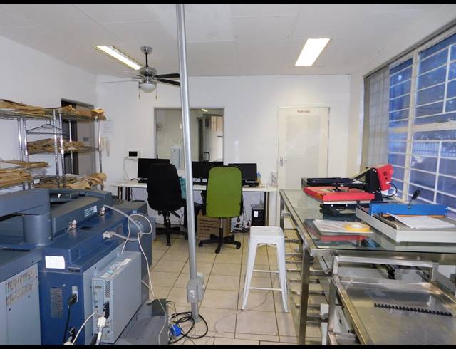 161M² OFFICE FOR SALE IN FERNDALE